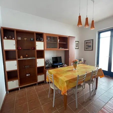 A Due Passi Dal Mare Casa de Férias *