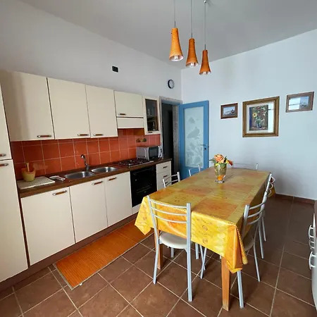 A Due Passi Dal Mare Casa de Férias *